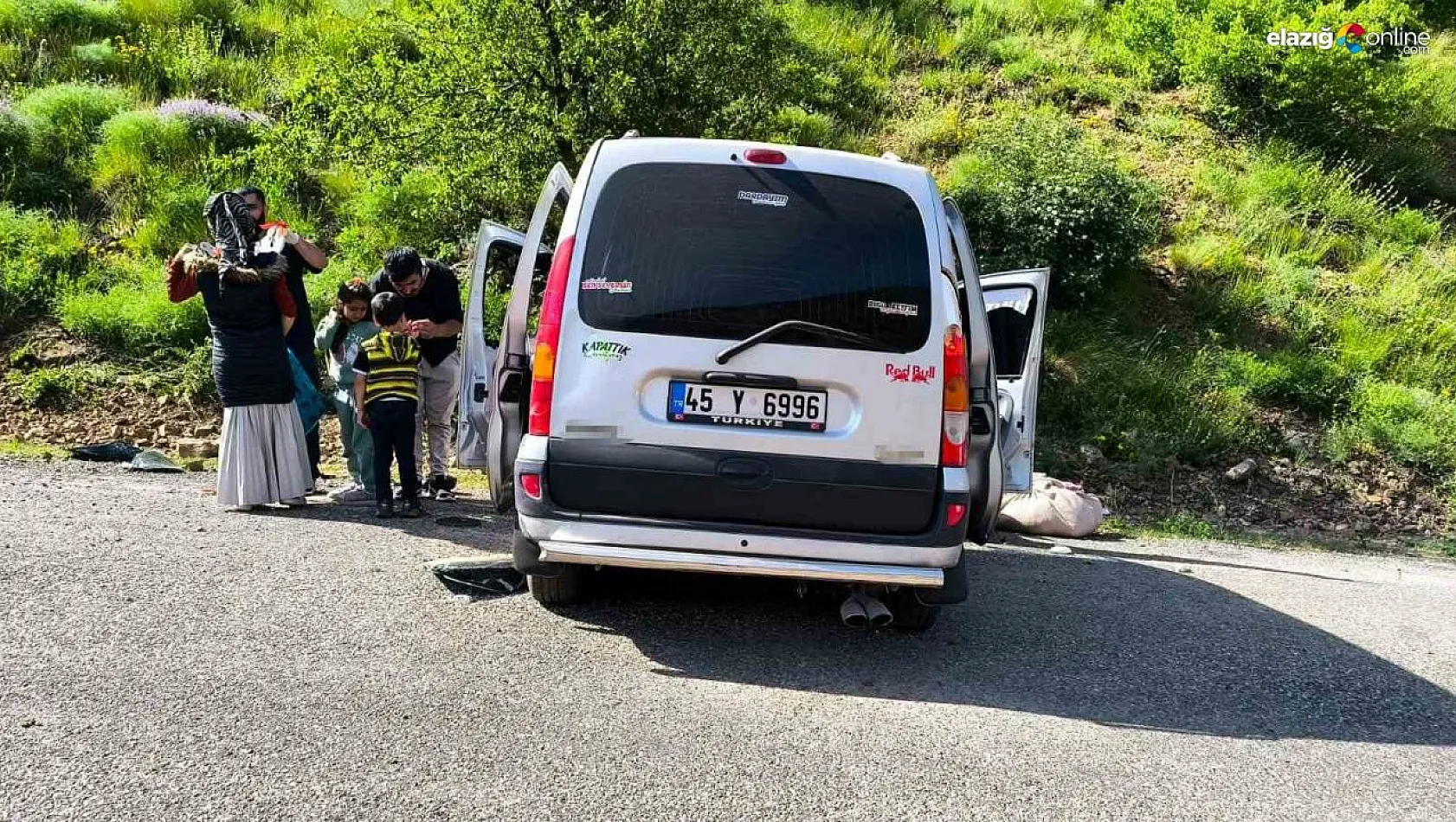Navigasyonun yanlış yola yönlendirdiği aileyi taşıyan araç kaza yaptı: 5 yaralı
