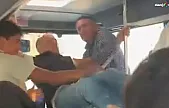 Elazığ Yurtbaşı Halk Otobüsünde Şoför ve Yolcu Tekme Tokat Birbirine Girdi!