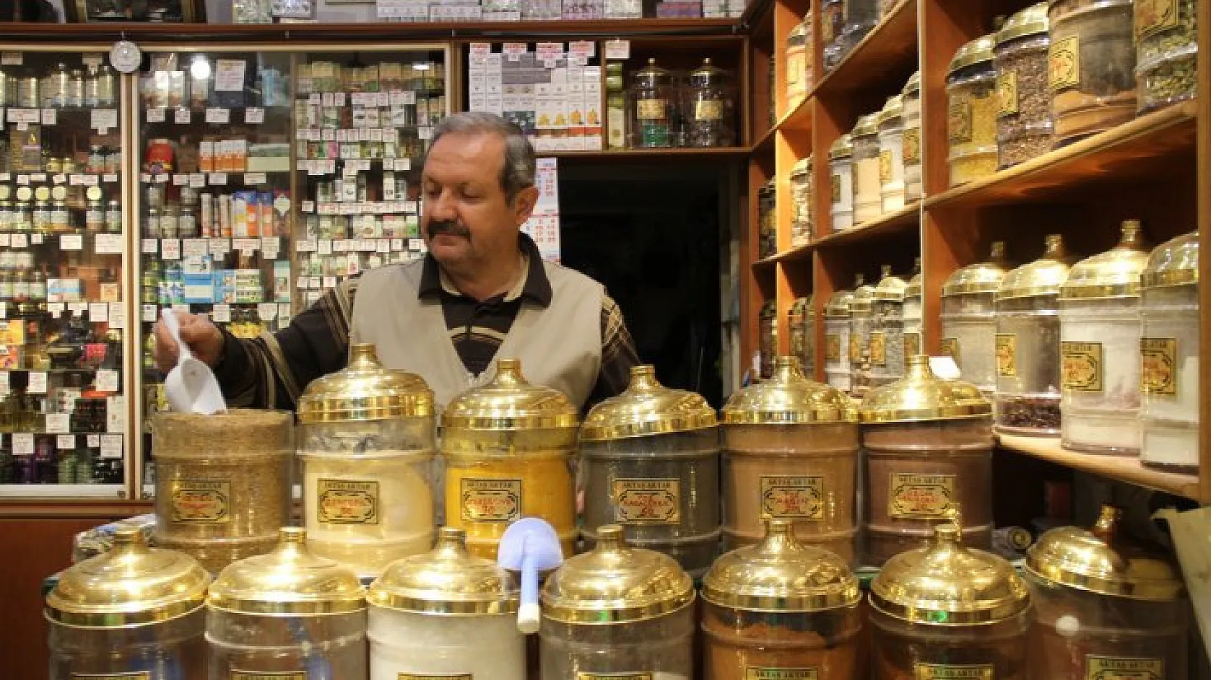 Bu aile 3 kuşaktır Elazığ’a şifa dağıtıyor