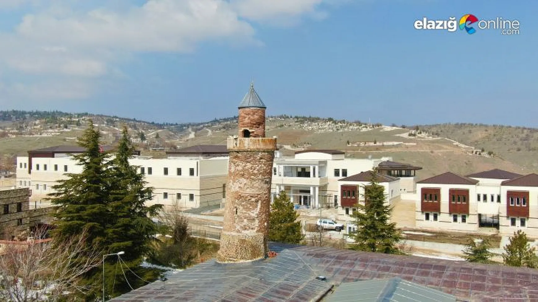 Eğri Minareli Cami turistlerin gözdesi olmaya devam ediyor