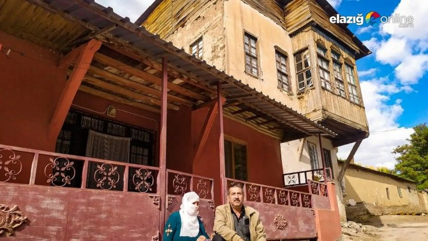 Hüseynik Mahallesi'ndeki tarihi konaklar, sonbaharla birlikte ayrı bir güzelliğe büründü