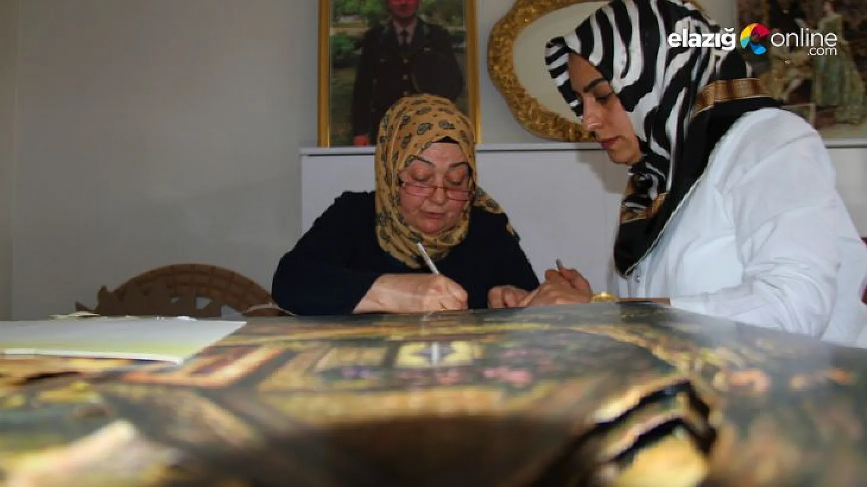 Şehit oğlunun fotoğrafını yapmak için rölyef sanatına başladı