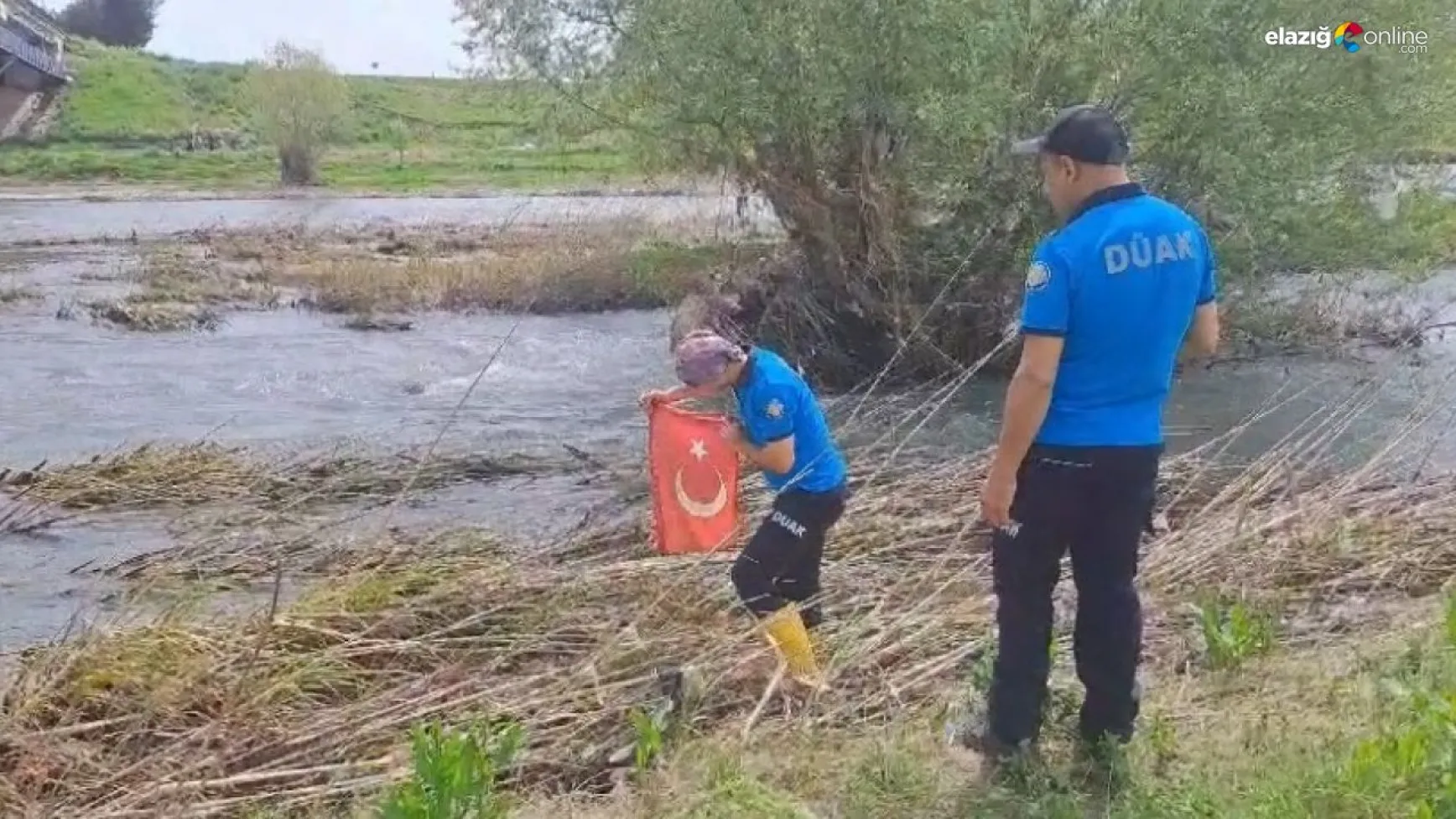 Dicle Nehri'ndeki ekibin 'Türk bayrağı' hassasiyeti