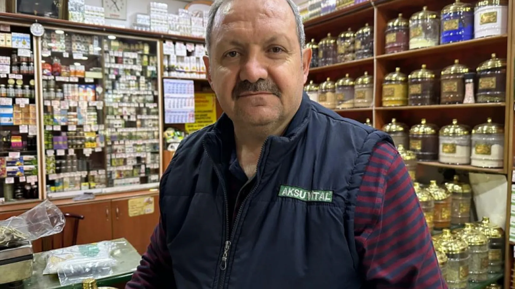 Aktarcılar gündemden düşmeyen 'rezene' çayının faydalarını anlattı