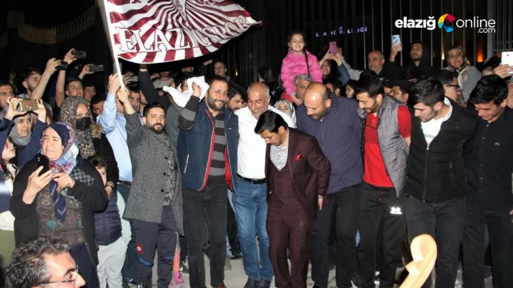 Elazığ'da geleneksel '23. zöhör halayı’ renkli görüntülere sahne oldu