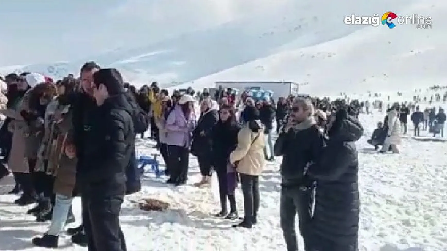 Elazığ Hazarbaba Kayak merkezinde vatandaşlar doyasıya eğlendi