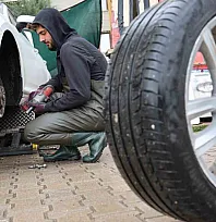 Kış Lastiği Zorunluluğu Başladı! Elazığ'daki Lastikçilerde Uzun Kuyruklar Oluştu!