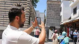 Diyarbakırlı fenomen, ücretsiz kent rehberliği yapıyor