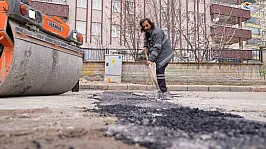 Elazığ'da yollar yenileniyor: Ekipler çukurları kapatıyor!