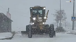 Elazığ'da beyaz seferberlik: Belediye ekipleri 28 araçla sahaya indi!