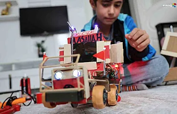 Harçlıklar parçaya, atıklar sanata dönüştü: 12 yaşındaki Elazığlı mucit ezber bozdu