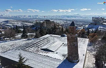 Pisa'nın rakibi kar altında: Harput'ta kartpostallık görüntüler