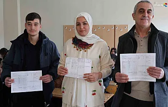 Elazığ'da üç kuşak bir karede: 20 yıl önce öğrenciydi, bugün aynı okulda karne dağıttı