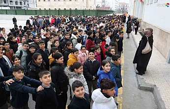 Elazığ okullarında 6 Şubat hüznü: Öğrenciler deprem şehitleri için tek yürek oldu