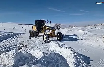Meteoroloji uyardı, kar bastırdı: Elazığ'da köy yollarında zorlu mücadele