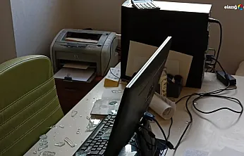 Elazığ'da Aile Sağlığı Merkezine çirkin saldırı: Taşın üzerindeki not şok yarattı!