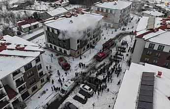 Balkonlara sığındılar! Yurtbaşı'ndaki yangında faciadan dönüldü