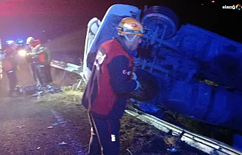 Elazığ'da Trafik Kazası: Kamyon Devrildi, Sürücü Güçlükle Kurtarıldı!