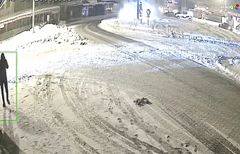 Saniye Saniye Kaza Anı: Karakoçan'da tır KGYS direğine böyle çarptı