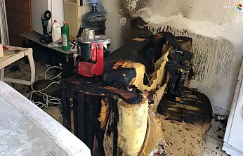 Elazığ'da depo yangını paniği: İtfaiye binalara sıçramadan 'dur' dedi!