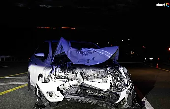 Elazığ-Malatya yolunda can pazarı: İki otomobil kafa kafaya çarpıştı!