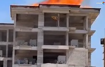 Elazığ Bahçelievler Mahallesi'nde 8 Katlı Binanın Çatısı Alevlere Teslim Oldu!