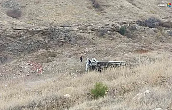 Keban-Ağın Yolunda Kamyon Şarampole Devrildi: Sürücü Yaralandı!