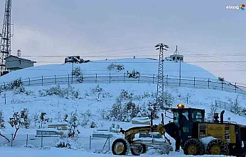 Kışın çilesi varsa İl Özel İdare'nin azmi var! Elazığ kırsalında ulaşım için dev operasyon