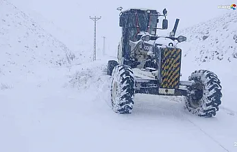 Palu ve Kovancılar'da kar geçit vermiyor! Ekipler zamanla yarışıyor