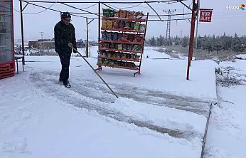 Meteoroloji uyardı, kar bastırdı: Elazığ sokaklarında zorlu sabah