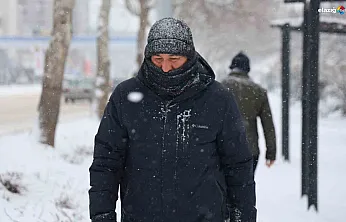 Gece yarısı bastırdı, şehir beyaza büründü: Kar yağışı aralıksız sürüyor