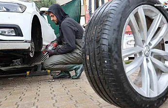 Kış Lastiği Zorunluluğu Başladı! Elazığ'daki Lastikçilerde Uzun Kuyruklar Oluştu!