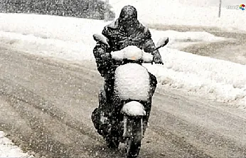 Elazığ'da kuryelere 'kar' molası: Valilik trafiğe çıkışı yasakladı!