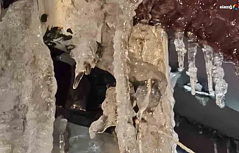 Elazığ'da metrelerce buz sarkıtı oluştu