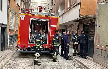 Elazığ'da metruk binada yangın paniği