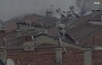 Rızaiye'de metruk binada yangın paniği