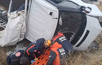Elazığ-Malatya Karayolu'nda Kaza: Pikap Şarampole Uçtu, 2 Yaralı