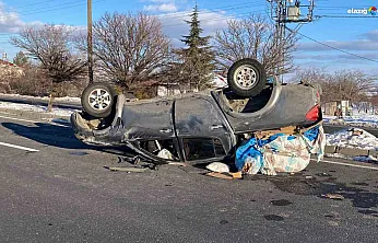 Elazığ-Malatya yolunda korkutan kaza: Pikap takla attı, 3 yaralı