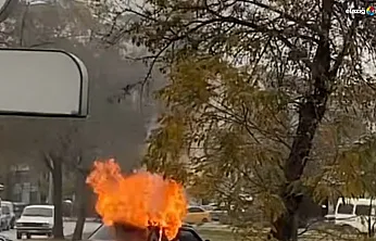 Elazığ'da Seyir Halindeki Otomobil Alev Aldı! Araç Küle Döndü!