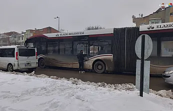 Kamyon otobüse çarptı, şehir trafiği kilitlendi!
