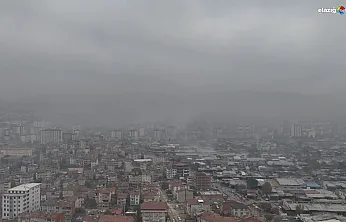 Elazığ'da Sis Etkili Oldu: Görüş Mesafesi 20 Metreye Düştü!