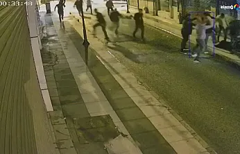 Elazığ'da Sokak Ortasında Linç Gibi Saldırı! 10 Kişilik Grup Şahsı Darp Etti!