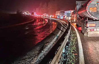 Elazığ-Diyarbakır Karayolunda Tır Devrildi, Karayolu Saatlerce Kapalı Kaldı!