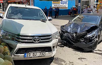 Elazığ'da Trafik Kazası: Otomobil ve Arazi Aracı Çarpıştı!