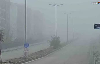 Elazığ'da yoğun sis sürücüleri zorladı: görüş mesafesi yer yer 5 metreye düştü