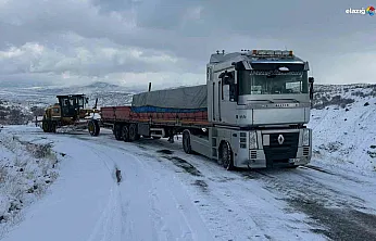 Kartaldere'de zamanla yarış: Kara saplanan araçlar tek tek kurtarıldı
