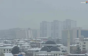 Elazığ'da beyaz kabus: Görüş mesafesi 10 metreye kadar düştü!