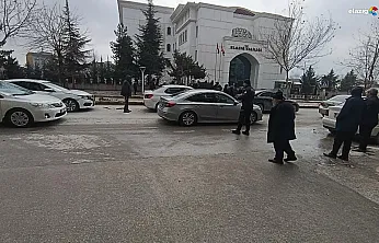 Elazığ'da zincirleme kaza: Valilik önünde 3 araç birbirine girdi