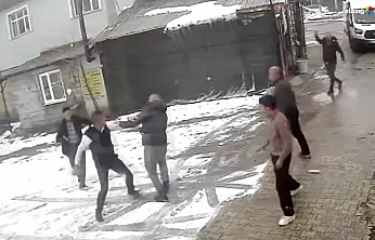 Karakoçan'da akılalmaz kavga: 'Yaptığınız Ayıptır' dedi, hastanelik oldu!