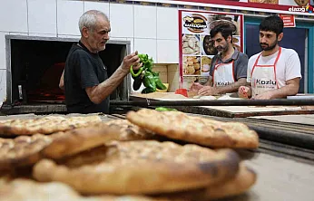 İşte Kavurucu Sıcaklarda Elazığlı Fırıncıların Hayat Mücadelesi!